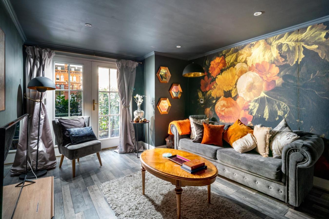 Gorgeous Design 2 Bed Flat Barons Court Sleeps Six Appartamento Londra