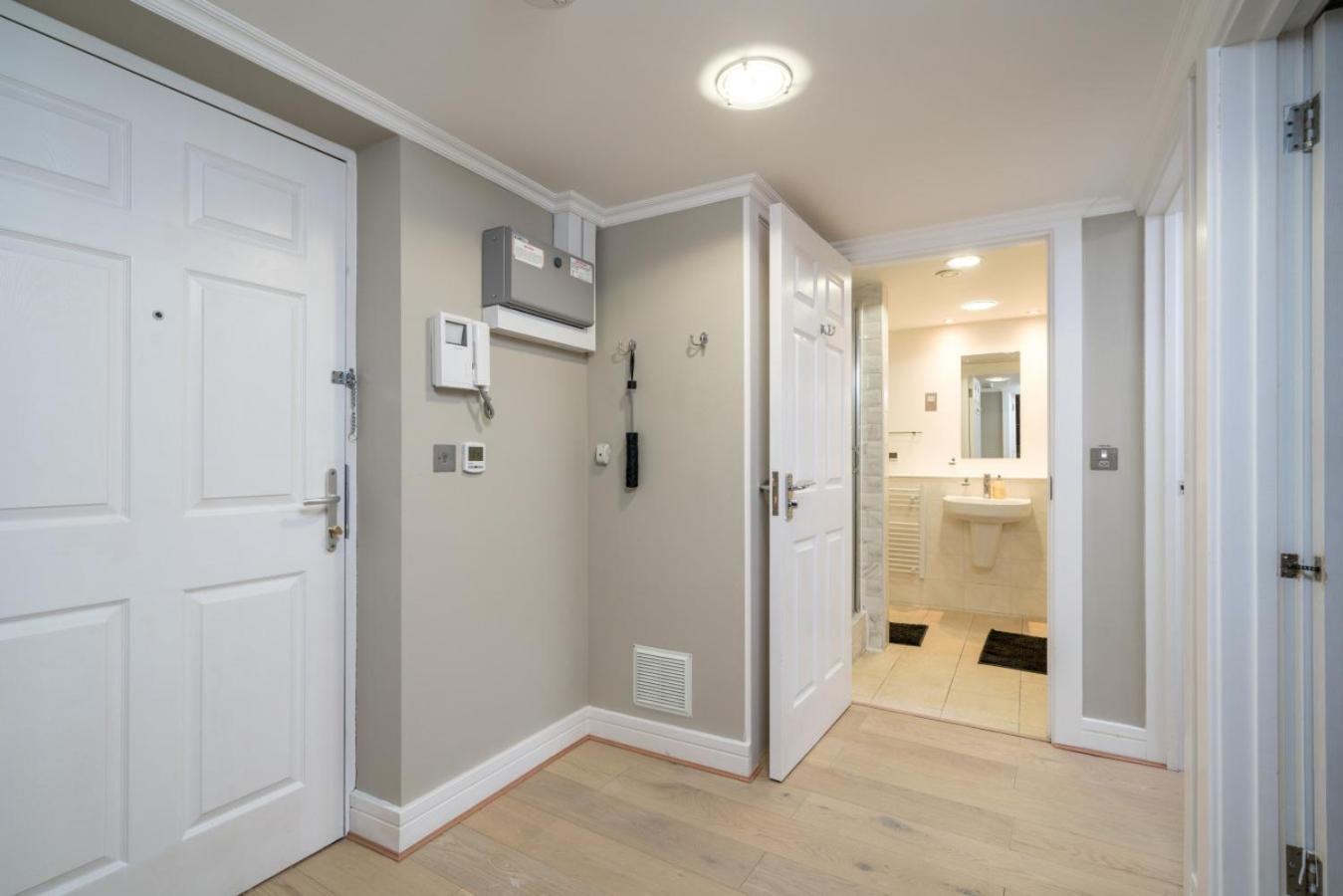 Gorgeous Design 2 Bed Flat Barons Court Sleeps Six Appartamento
