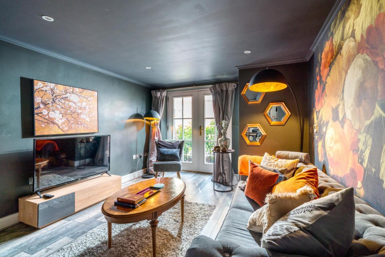 Gorgeous Design 2 Bed Flat Barons Court Sleeps Six Appartamento Londra